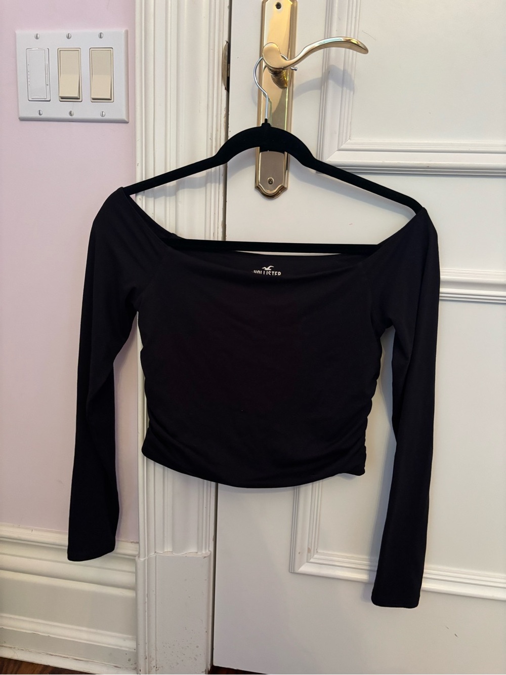 Hollister Black Off-Shoulder Long Sleeve Crop Top